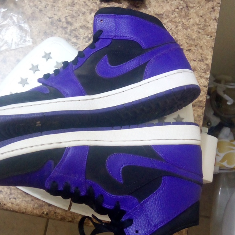 Nike Mid 1s - Picture 3 of 15